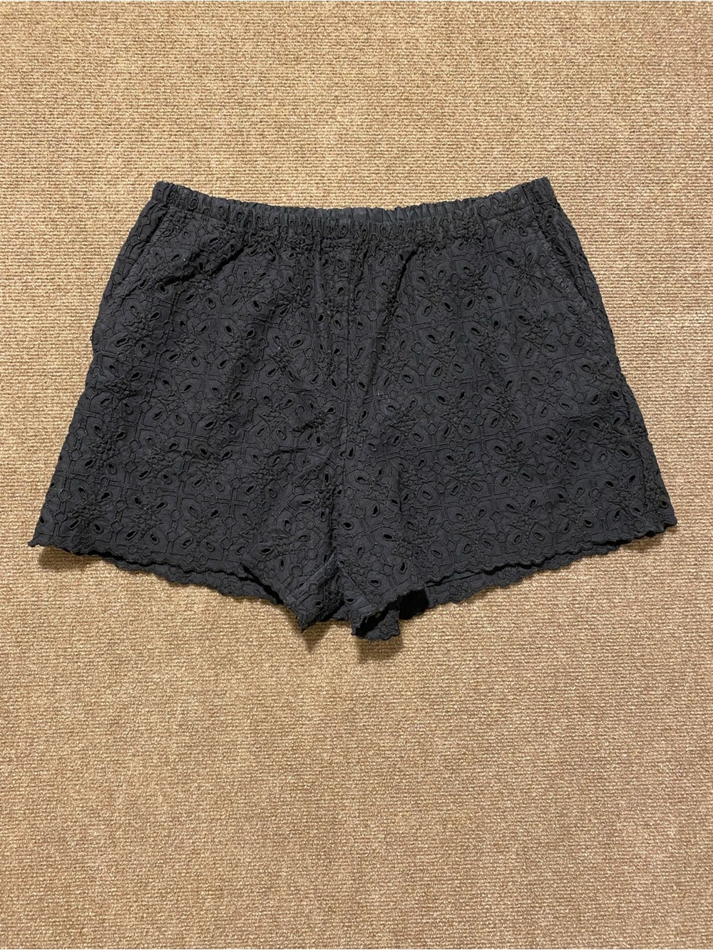 GAP Black Eyelet High-Waist Women's Shorts *FLAW SEE BELOW